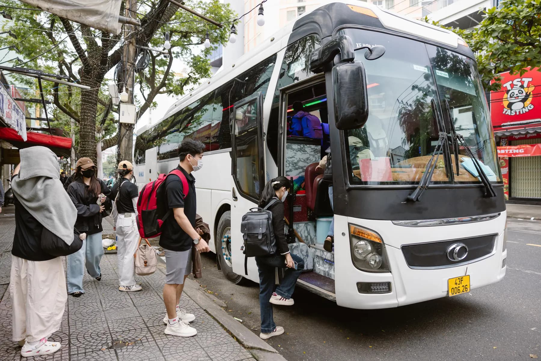 Laidon and SimpleMDG staff boarding the coach for the team building day